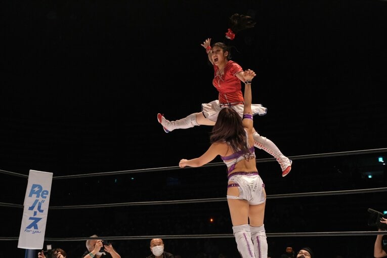 メイの代名詞でもあるジャンプ。とにかく跳ね回り、動きまくる