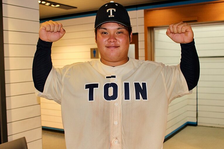 神奈川大学リーグ記録となる1季8本塁打を記録した桐蔭横浜大・渡部健人。巨漢ながら機敏な守備も魅力だ ／ photograph by Yu Takagi