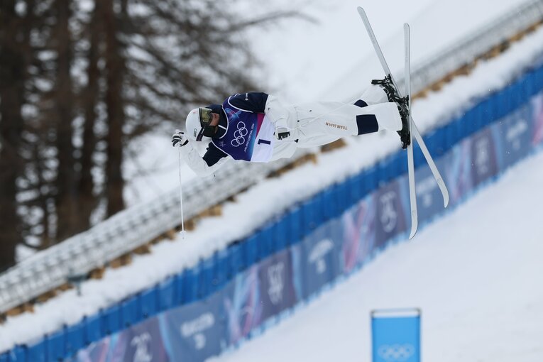 堀島の滑りを連続写真で　©Kaoru Watanabe/JMPA