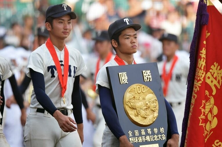 春夏連覇を達成した2018の年の大阪桐蔭。彼らを最も苦しめたのは大阪の「府立高」だった？　©Hideki Sugiyama