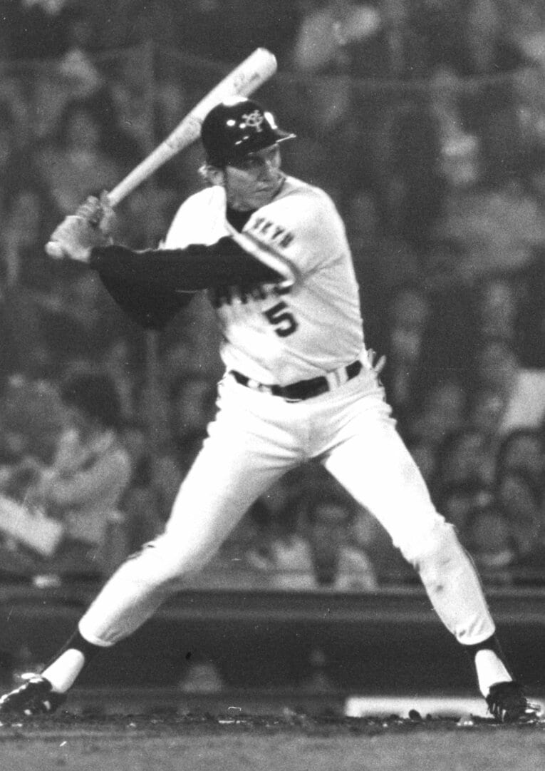 球団史上初のMLB出身野手として75年シーズン開幕直後に加入したジョンソンだったが、慣れない環境で本来の実力を発揮できず、ファンからは「ジョン損」呼ばわりされた　©Bungeishunju