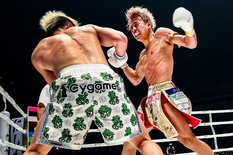 「武尊選手に惚れました。なんていい漢なんだ、と」那須川天心の“あの左フック”を完璧にとらえたカメラマンが選ぶ「武尊、最高の1枚」<Number Web> photograph by THE MATCH 2022/Susumu Nagao