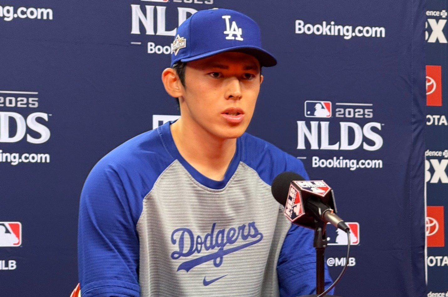 会見での佐々木朗希は、同郷の先輩・大谷翔平譲りのユーモアを発揮する場面も　©Naoyuki Yanagihara