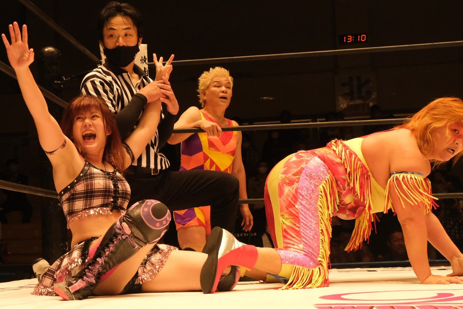 若手チームは梅咲が井上京子から3カウントを奪った ©Norihiro Hashimoto