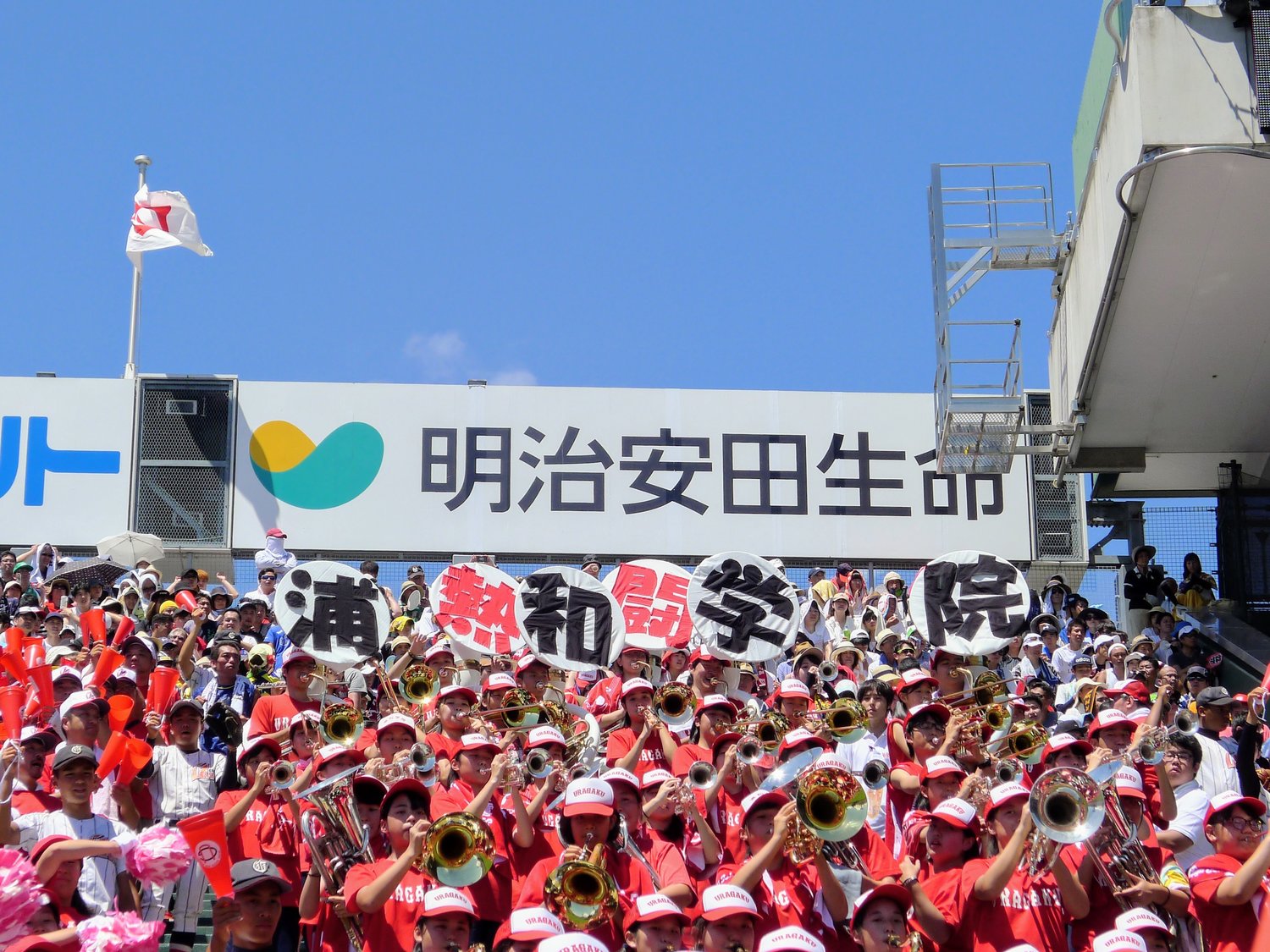 名物応援曲『浦学サンバ』を演奏する、浦和学院吹奏楽部（2018年撮影）