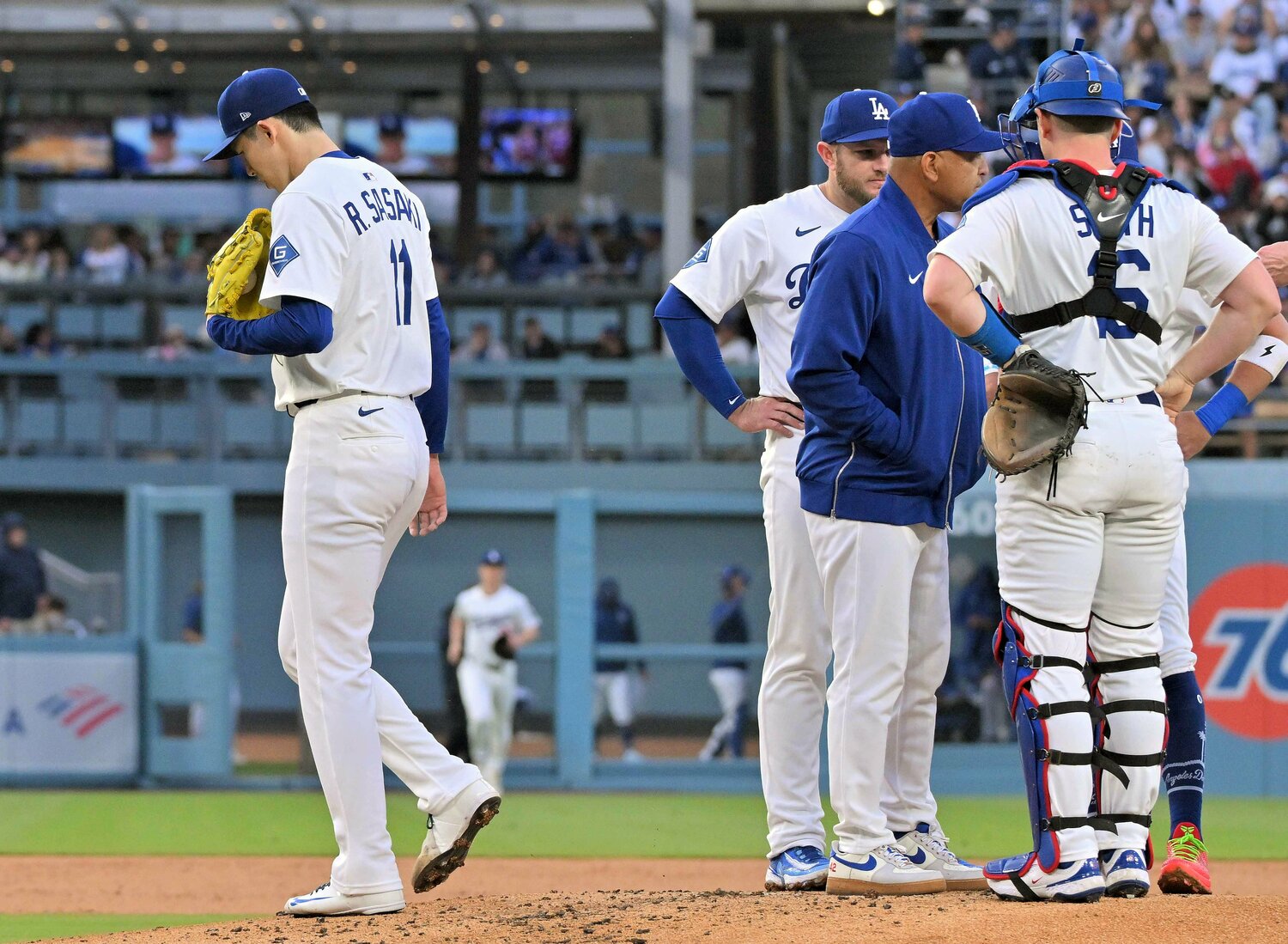 現地3月29日、メジャー2度目の登板。1回2/3で降板時、監督に渡すべきボールがグラブの中に… ©JIJI PRESS