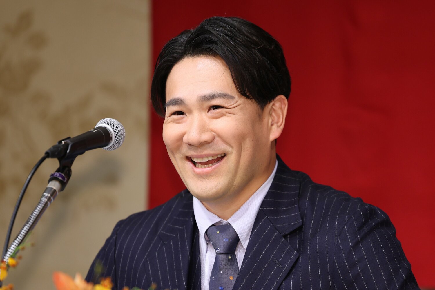 会見では記者の質問に笑顔で対応　©︎JIJI PRESS