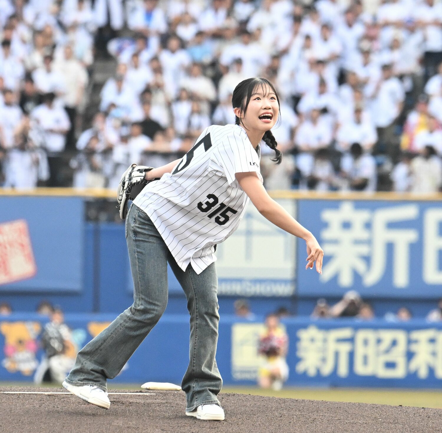 千葉ロッテマリーンズの始球式も務めた ©️SANKEI SHIMBUN
