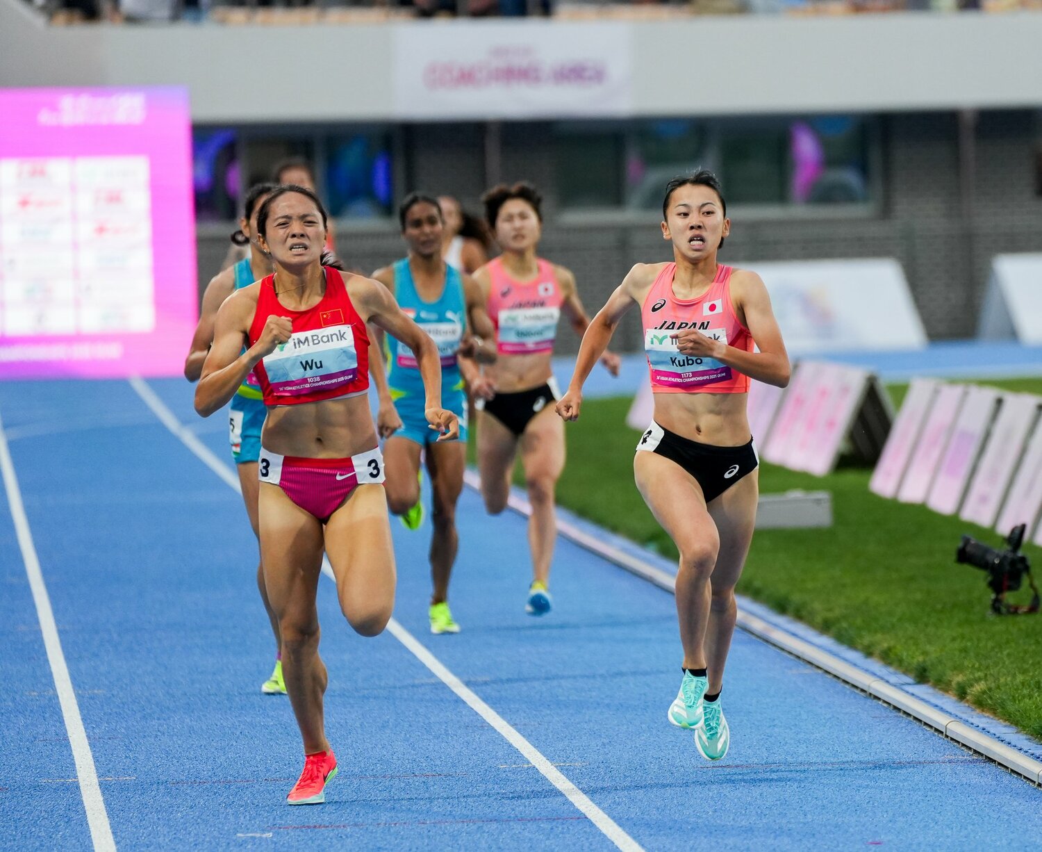 終始、好位置でレースを進めた久保だったが、最後の直線でスパートした中国選手に差し切られる格好に　©︎Satoshi Wada