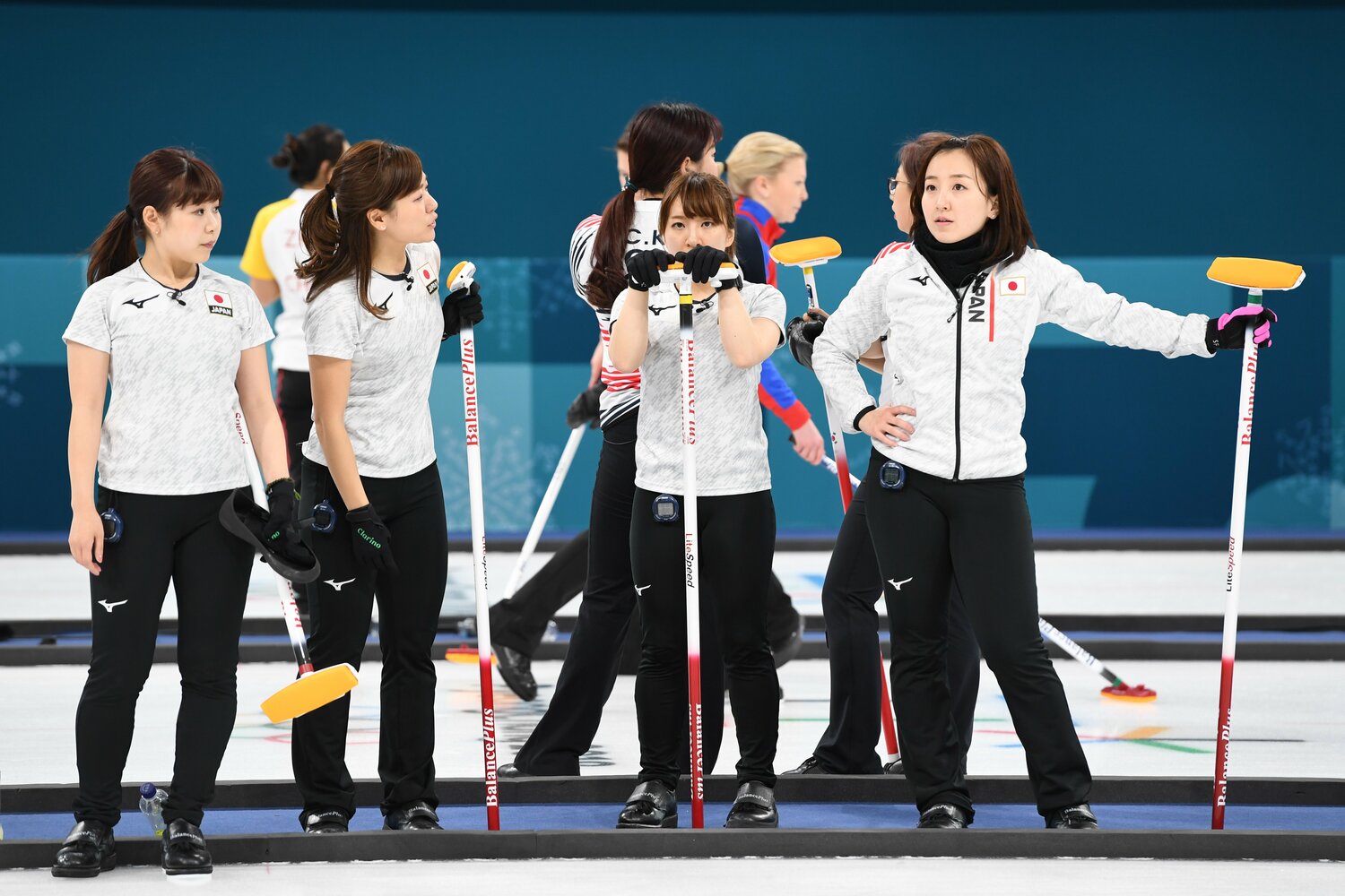 平昌五輪以降、ロコ・ソラーレはカーリング人気の火付け役となった　©Naoya Sanuki/JMPA