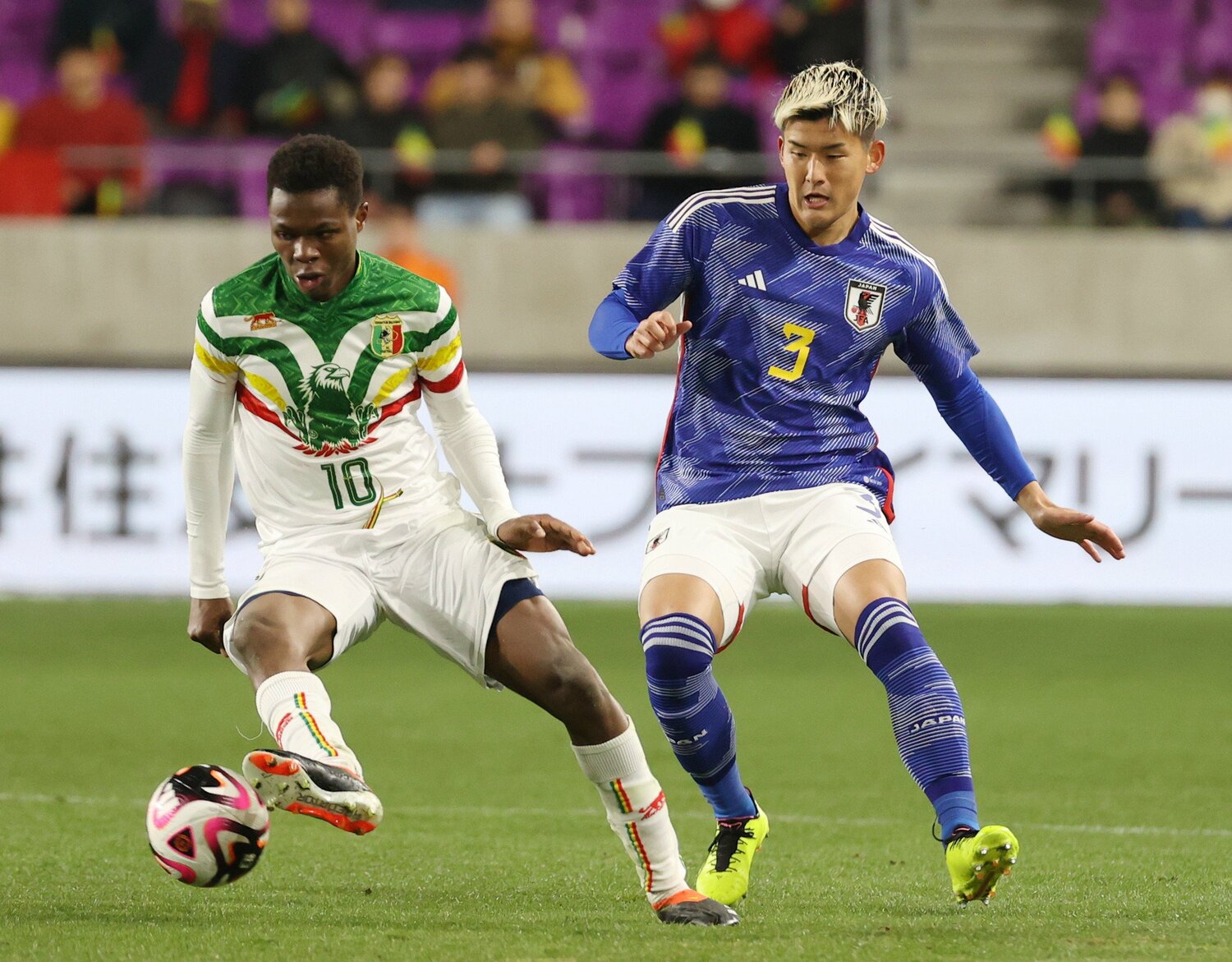 3月のマリ戦での西尾　©JIJI PRESS