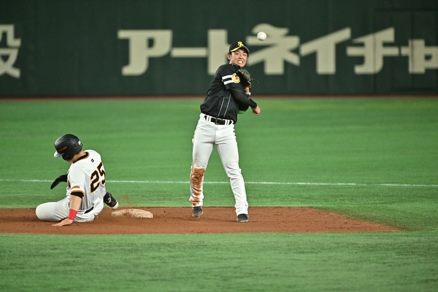 ソフトバンクのショートで、ダイナミックなプレーを見せ続ける今宮健太 ©Hideki Sugiyama