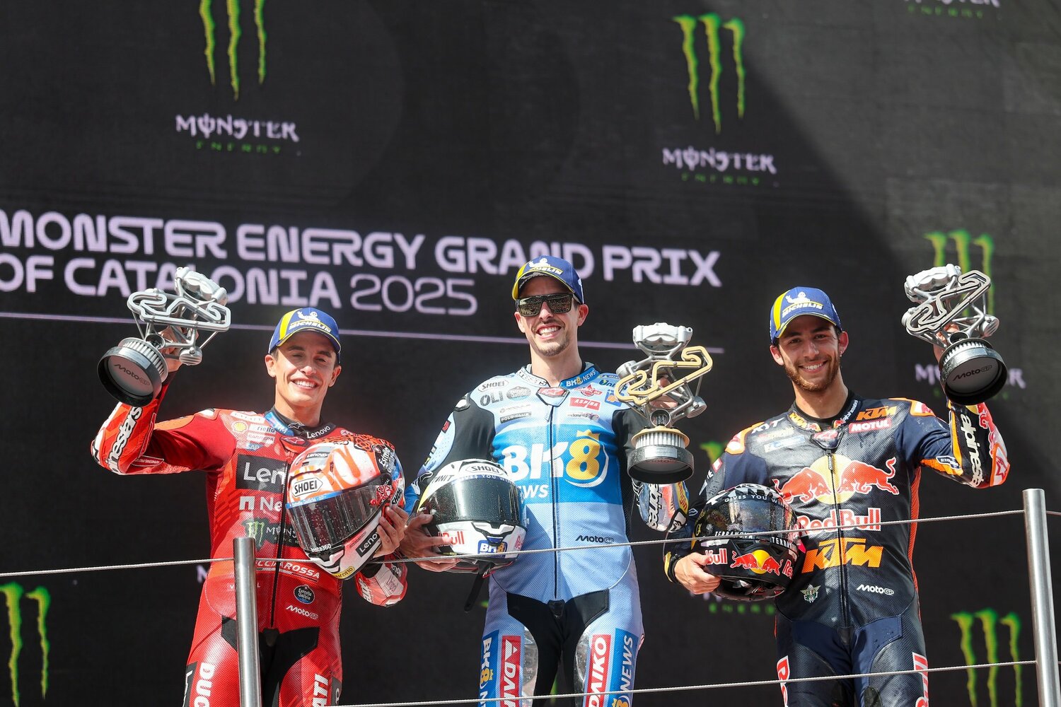 決勝では快調に走り、マルケス兄弟とともに表彰台に上がったバスティアニーニ(右) ©Satoshi Endo