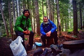 一緒に歩いてくれるLucky Manと記念写真。