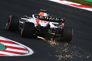 「ありがとう日本」…チャーター便を飛ばしてまで1レース限りのスペシャルカラーを実現させた、レッドブル・ホンダの愛と情熱