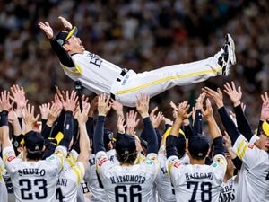 「ソフトバンクはなぜこんなにも強い？」日本シリーズの流れを変えた山川穂高と川村友斗の一発…背景に王貞治会長の直接指導「そんなに振らなくてもいい」