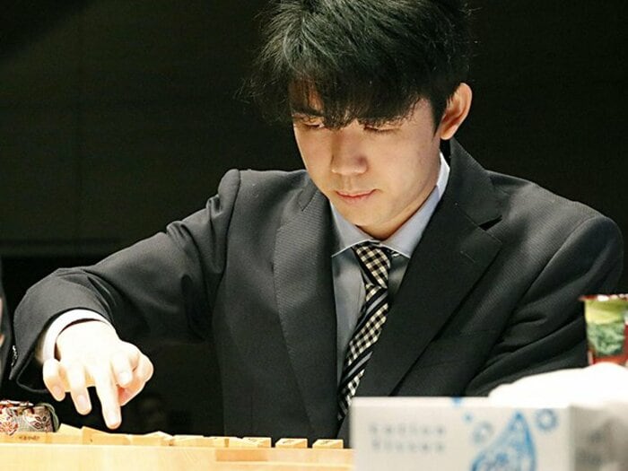 藤井聡太の将棋はどこが美しいのか。「芸術作品」と評す飯島七段に聞く。<Number Web> photograph by KYODO