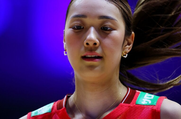 対戦相手の徹底マークもあり、プレーに迷いが生まれていた佐藤淑乃（24歳） ／ photograph by JVA/AFLO SPORT