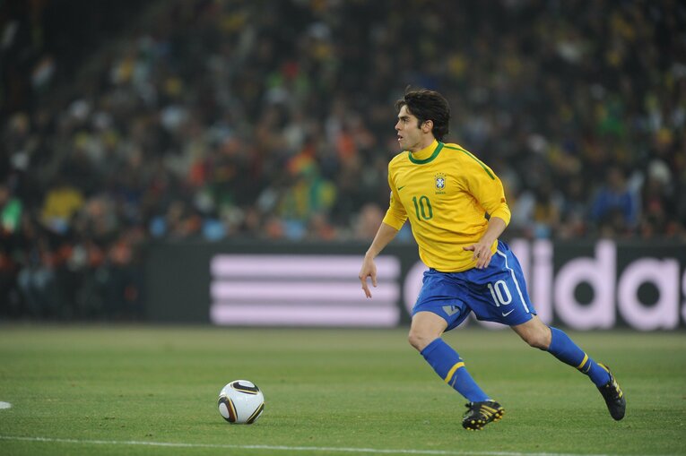 南アフリカW杯のカカ（※写真をクリック、スワイプすると全盛期のプレーや40歳の現在をご覧になれます）　©JMPA