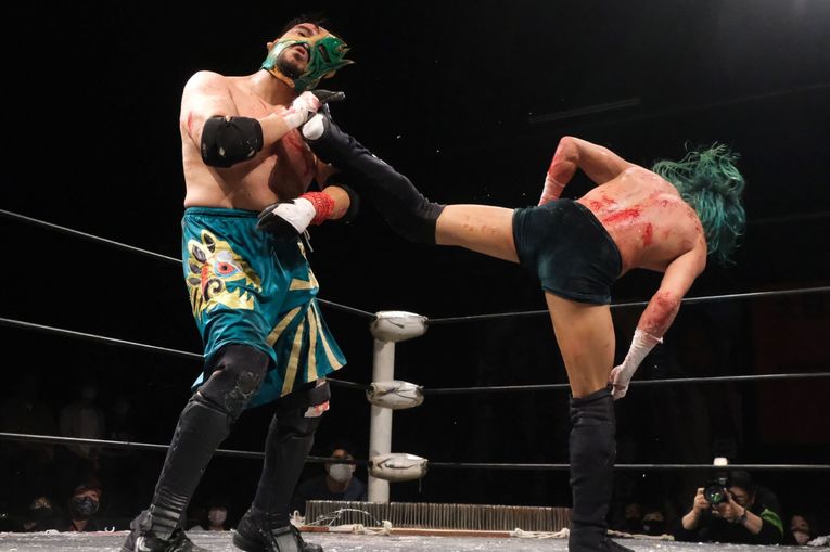 デスマッチファイター・ドリューは血がドクドク流れても試合を止めなかった 「ケガある、傷ある。でもやる。大好きだから」(43)