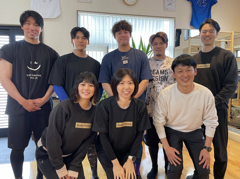 チーム森原とStudio TAIKAのスタッフの皆さん　©Takashi Ishizuka