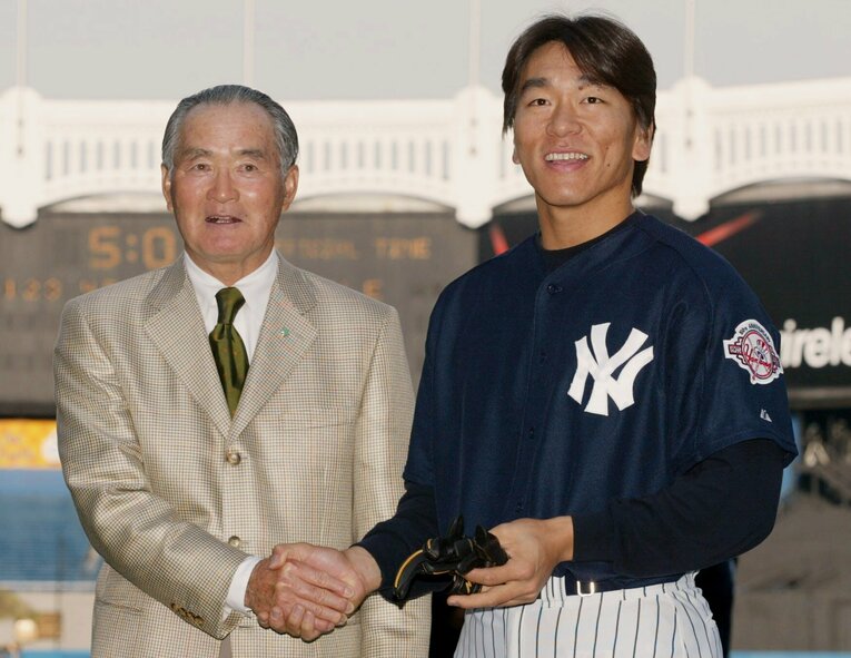 松井のメジャー1年目にニューヨークを訪ねた長嶋。翌年も渡米する予定だったが脳梗塞で倒れ、かなわなかった ©JIJI PRESS