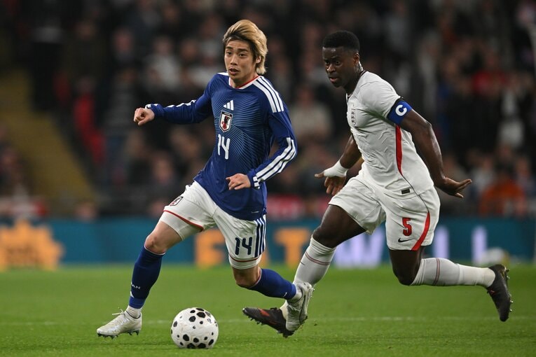 シャドーでプレーした伊東には「流動性」というタスクがあったという　©Getty Images