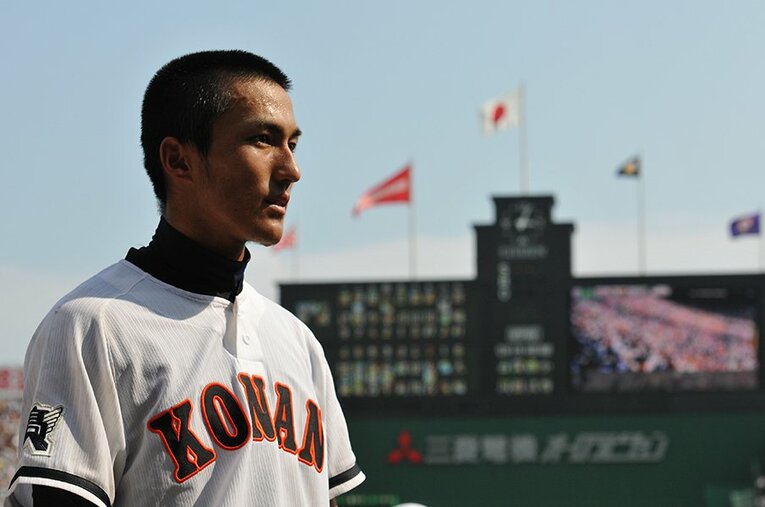 この春、母校・興南高校に“復帰”した島袋洋奨。将来は教員になることを視野に入れながら、自らの経験を次世代へ繋いでいく。 ／ photograph by Hideki Sugiyama