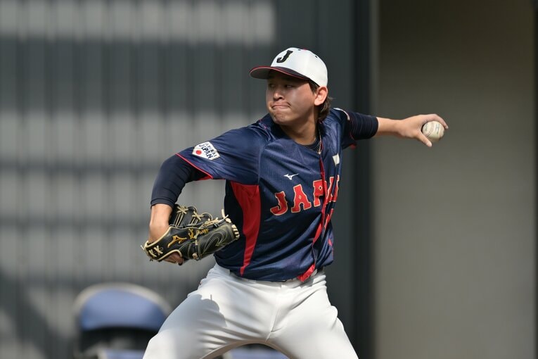 ブルペンで投げ込む宮城　©︎Hideki Sugiyama