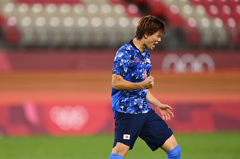 ニュージーランド戦、志願したプロ人生初のPKを決めて雄叫びをあげる板倉滉 ／ photograph by Takuya Kaneko/JMPA