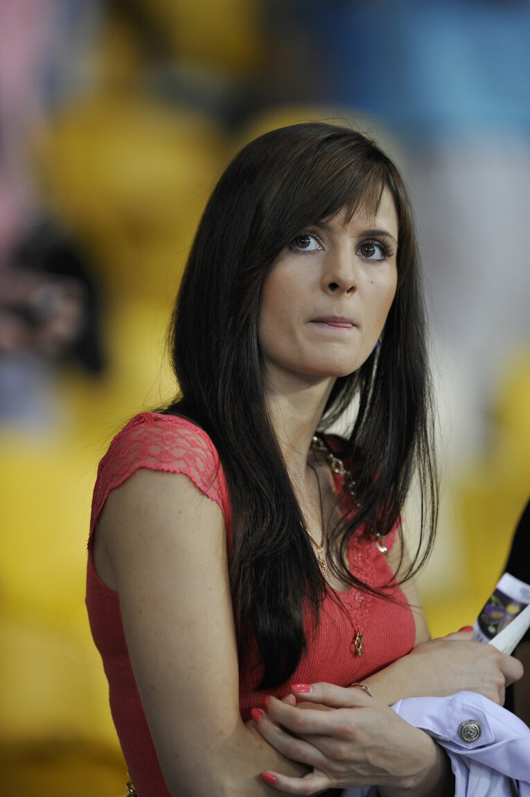 EUROにいた美しい女性サポーターの応援姿（50枚超）　©Sports Graphic Number