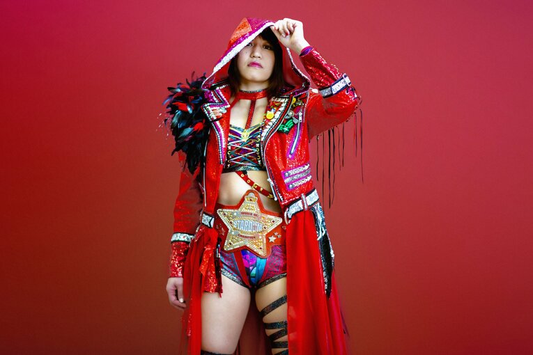 スターダム新王者・朱里が語った“亡き母への感謝”とチャンピオンの覚悟「プロレスも究めたと言っていいのかな」《戴冠記念グラビア》(18)