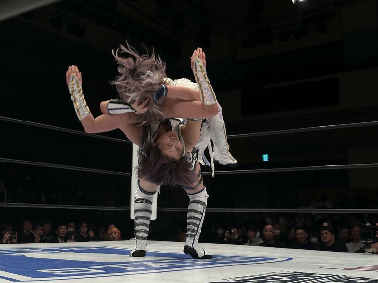 安納サオリvs中野たむ　©Norihiro Hashimoto