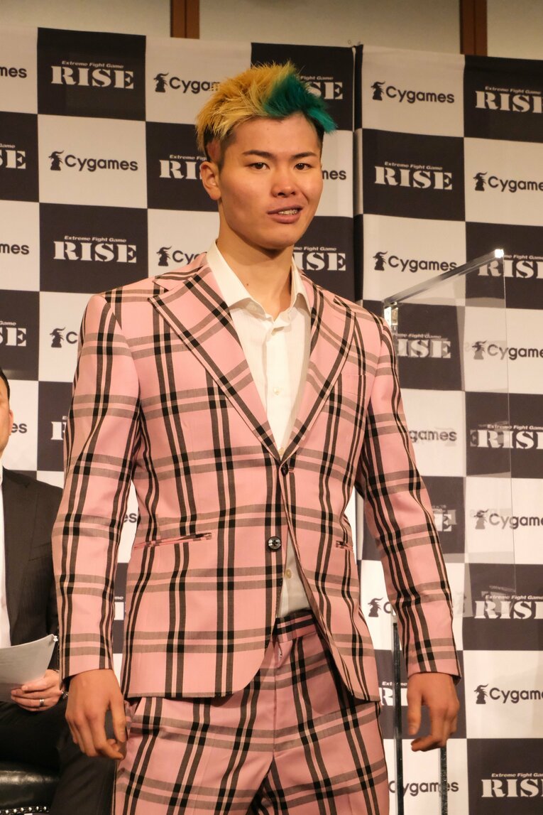 那須川天心のRISE卒業試合、“親子喧嘩”大苦戦の収穫とは？ 6.19武尊戦「何が何でも勝つ」発言から読み解く、大一番の戦術(42)