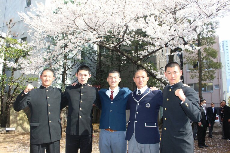 2019年4月、U18W杯の高校日本代表候補の研修合宿で。左から星稜・奥川恭伸（現ヤクルト）、大船渡・佐々木朗希投手、東邦・石川昂弥投手、創志学園・西純矢投手、横浜・及川雅貴投手　©Sankei Shimbun