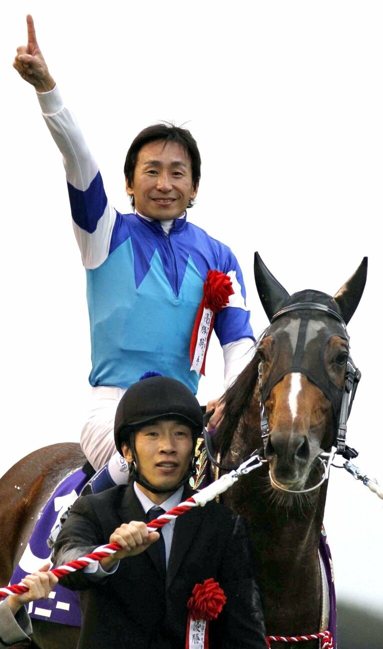 09年の天皇賞・秋を制した横山典弘とカンパニー　©KYODO