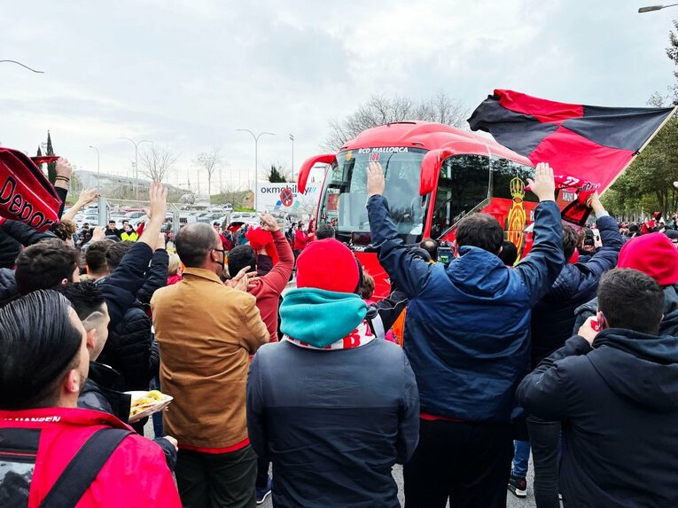 「クボはファウル覚悟で止めなければ」 残留争いで久保建英が大仕事…辛口のタクシー運転手もニコリ〈カメラマン現地取材〉(3)