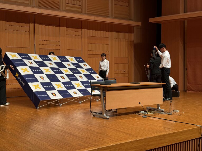 会場に最後まで残った筆者は、ドラフト会見場の設営が解体されていく様子も見た ©Yuji Yanagawa