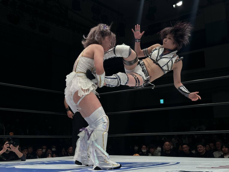 安納サオリvs中野たむ　©Norihiro Hashimoto