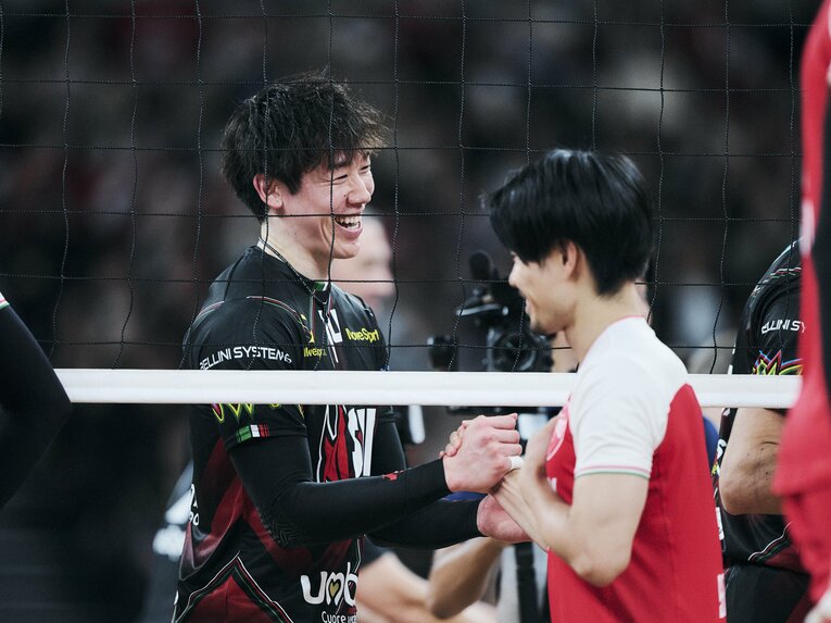 試合後は笑顔で握手　©︎Yuki Suenaga