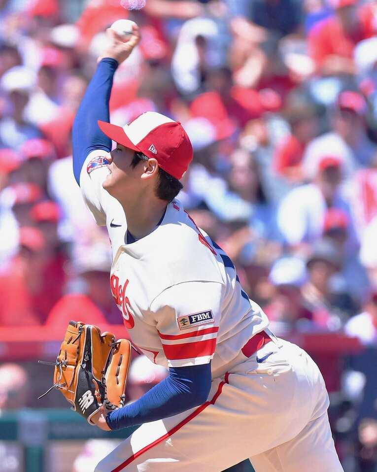 緊急降板となり、その後靭帯損傷が発覚した8月23日のレッズ戦でのピッチング　©JIJI PRESS