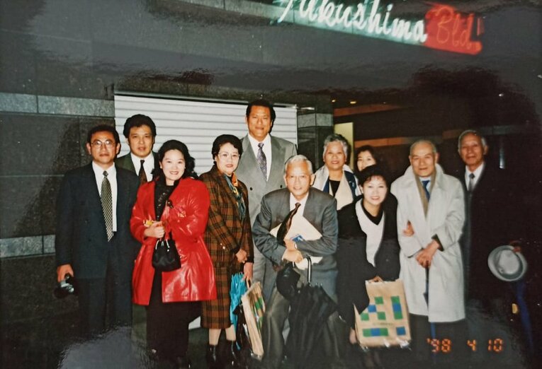 兄弟、友人と※複写　©Hiroaki Sawada