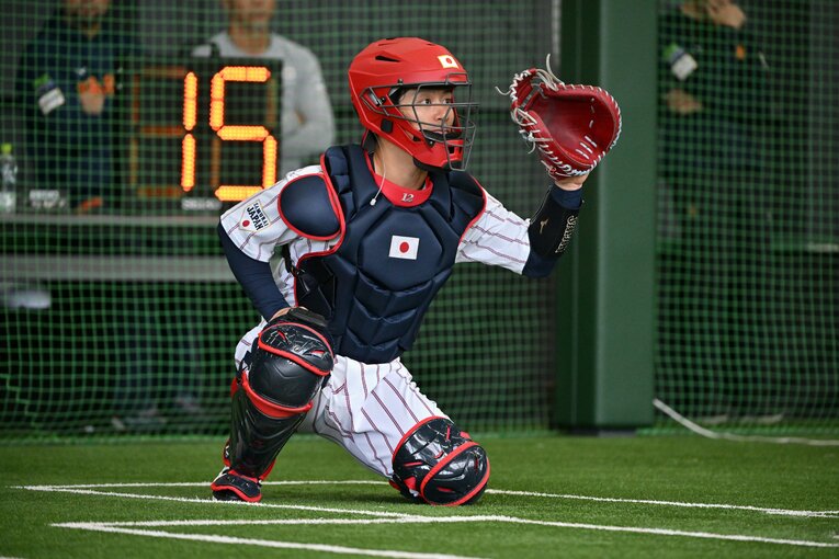 ピッチクロック、ピッチコムへの対応と並行して、ライバル国の選手データを頭に叩き込んでいた　©Hideki Sugiyama