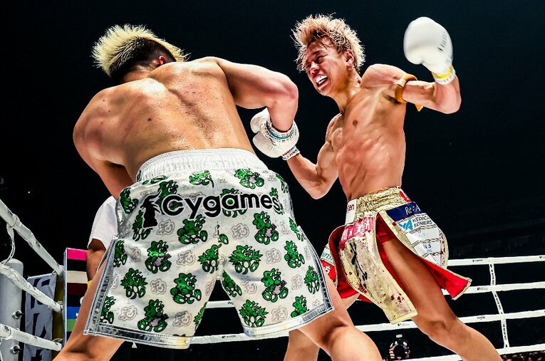 6月19日の『THE MATCH 2022』をリングサイドで撮影した長尾迪氏。“世紀の一戦”で那須川天心に敗れた武尊の魅力について熱く語った ／ photograph by THE MATCH 2022/Susumu Nagao