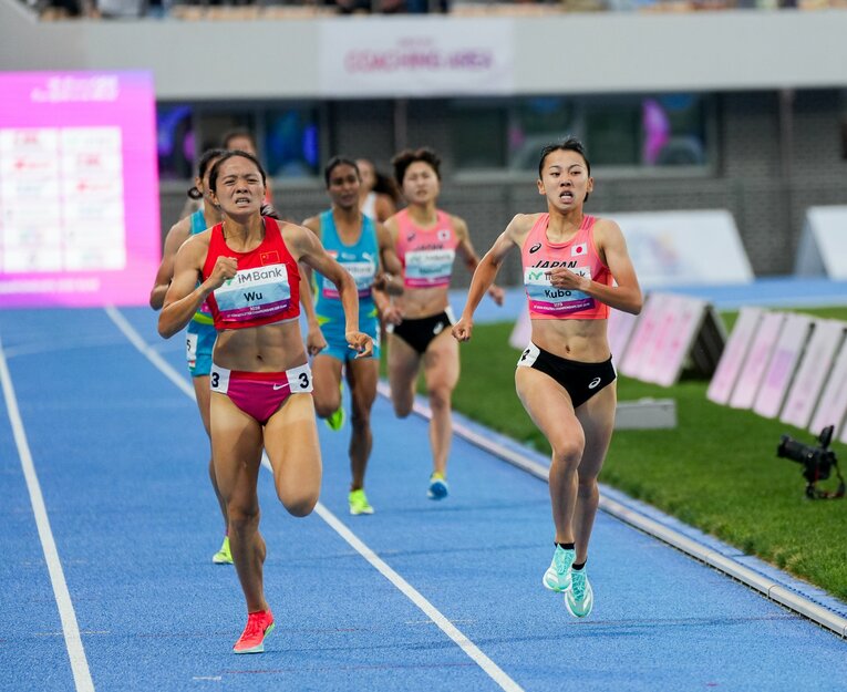 終始、好位置でレースを進めた久保だったが、最後の直線でスパートした中国選手に差し切られる格好に　©︎Satoshi Wada