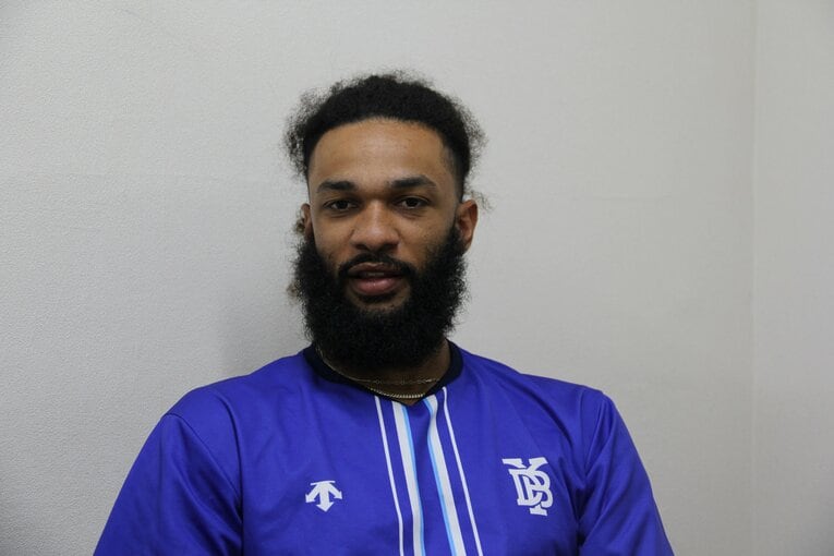 横浜の街を気に入っている、というジャクソン。好物は「ヤキニクだね」　©NumberWeb