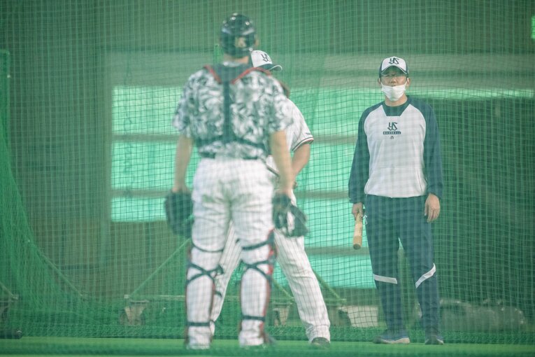 古田敦也臨時コーチが沖縄キャンプで指導　©BUNGEISHUNJU