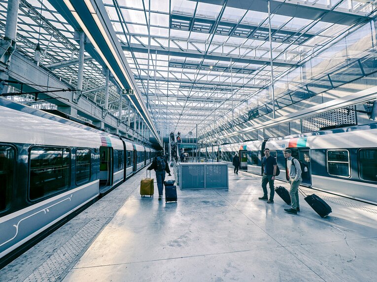 パリの市内と郊外を結ぶ高速鉄道「RER」　©Kiichi Matsumoto