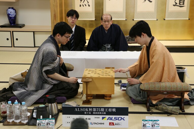 王将戦第7局の様子（写真は右に続きます）　©Shintaro Okawa