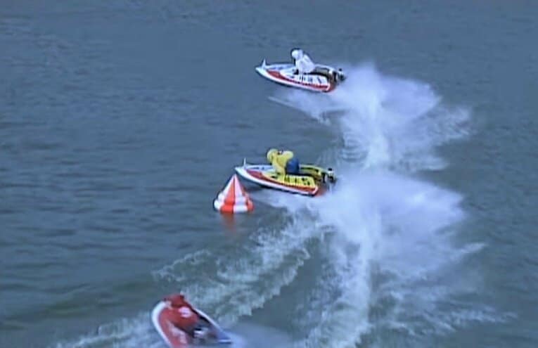 1995年の第10回グランプリ優勝戦。植木通彦と中道善博のデッドヒート（提供：BOAT RACE振興会）